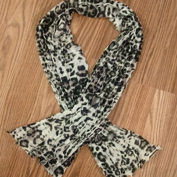 none listed Accessories - Like new leopard print scarf